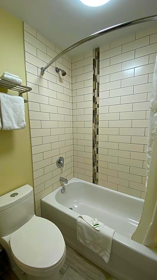 Sahara Courtyard Inn & Suites Osoyoos