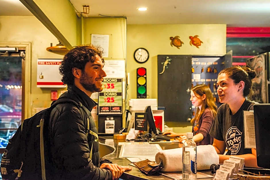 Ocean Island Inn | Backpackers | Suites