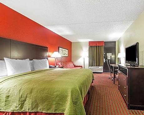 King Room with Pool View - Non Smoking
