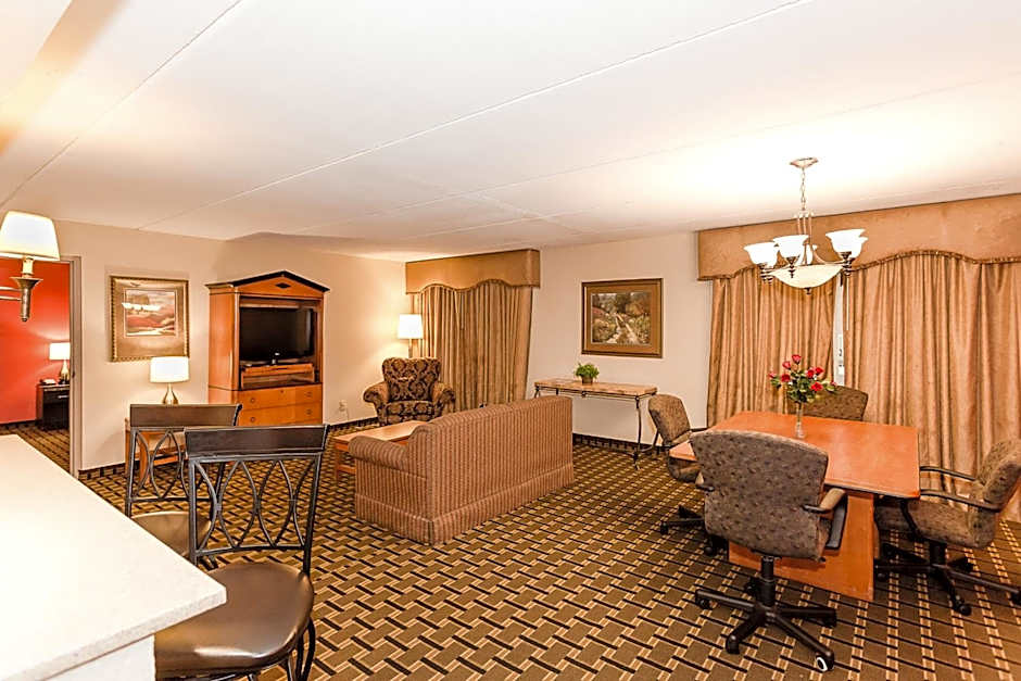 Ramada Hotel & Conference Center by Wyndham Plymouth