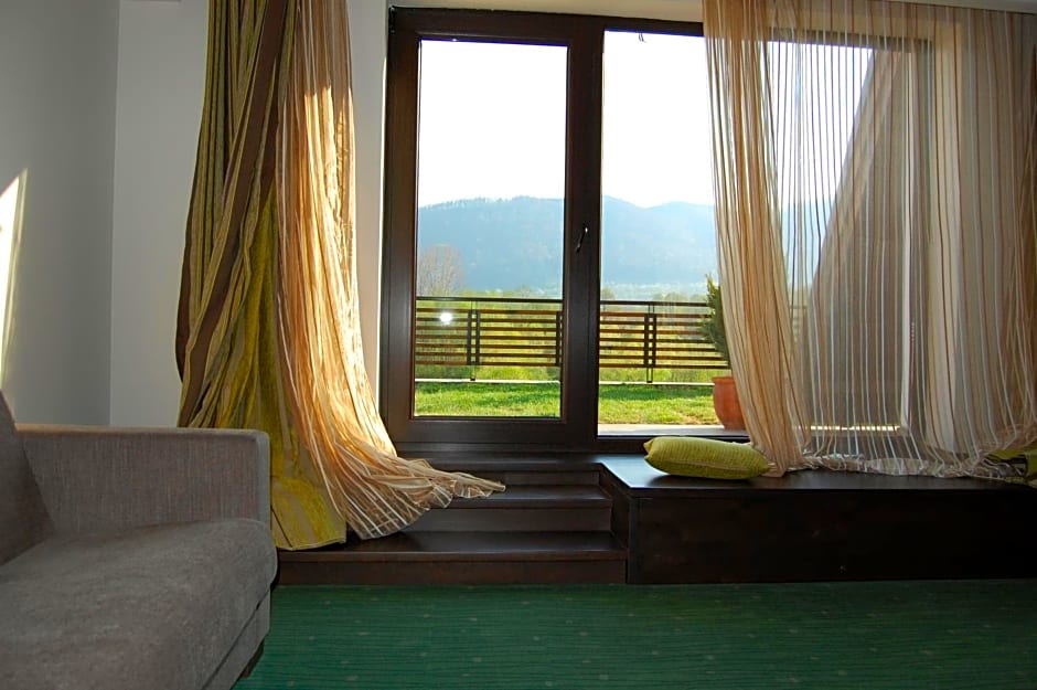 Zdjęcie 1 z 6 — Deluxe Family Room