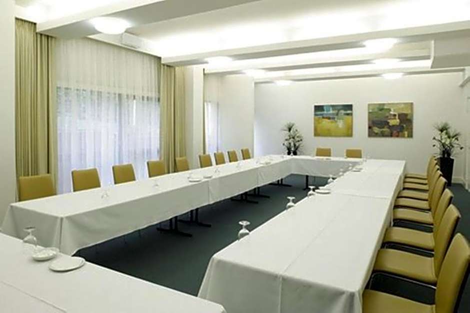 BEST WESTERN PLUS Travel Inn