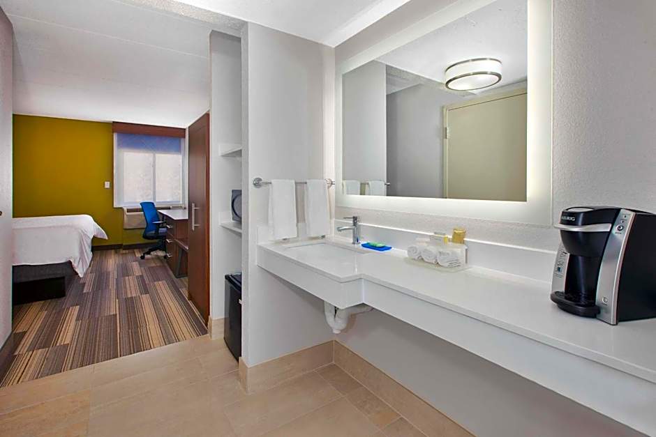 Holiday Inn Express Fairfax-Arlington Boulevard By IHG