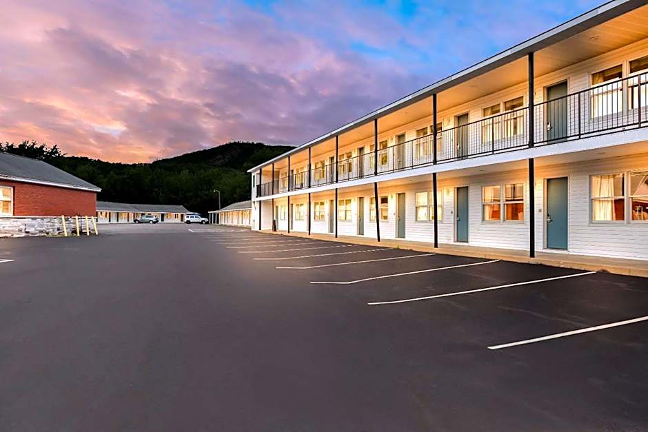 Rodeway Inn Gorham Riverside