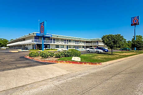 Motel 6-Bellmead, TX - Waco