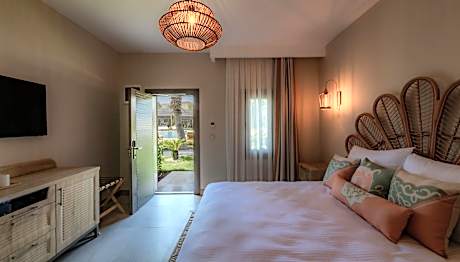 Poolside King Room