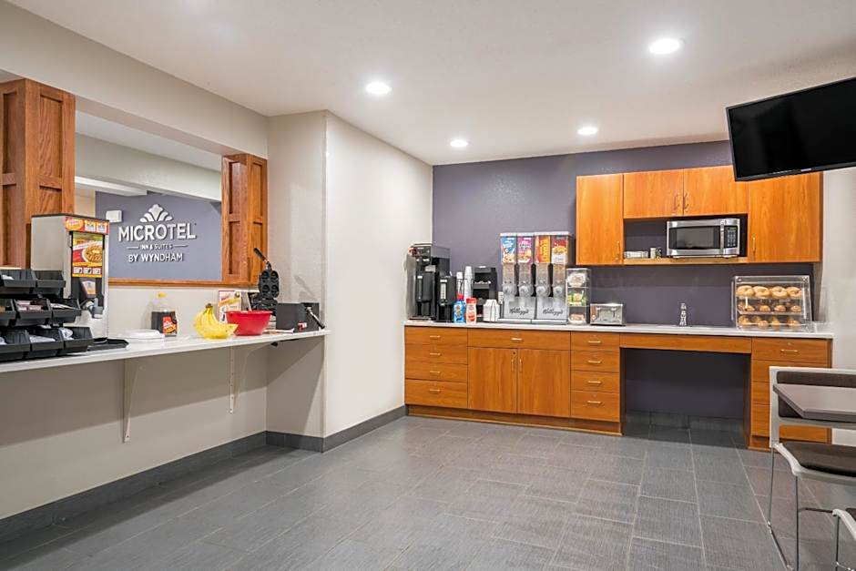 Microtel Inn & Suites By Wyndham Springfield