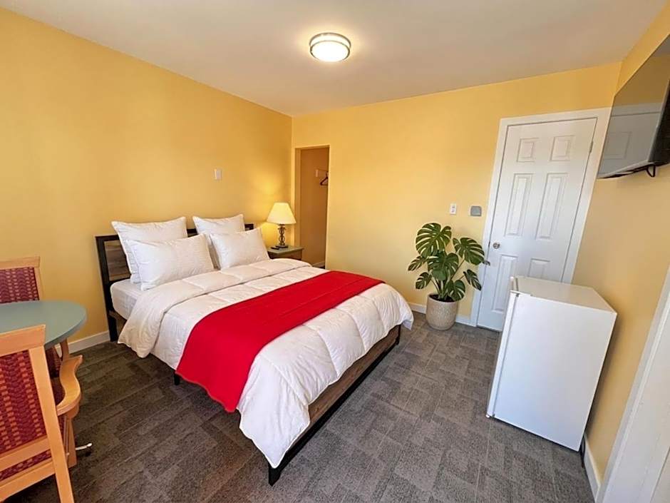 6267 Persepolis Inn