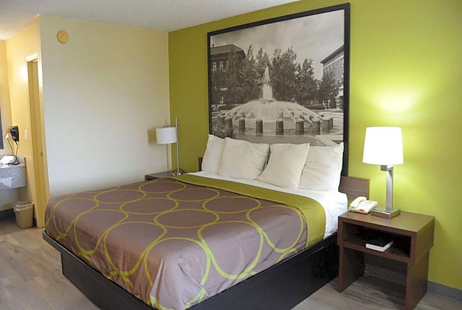 Super 8 by Wyndham Lafayette / Purdue Area