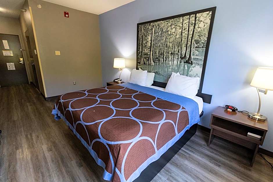 Super 8 by Wyndham Smithfield-Selma