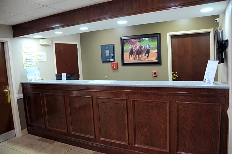 Super 8 by Wyndham Louisville/Expo Center