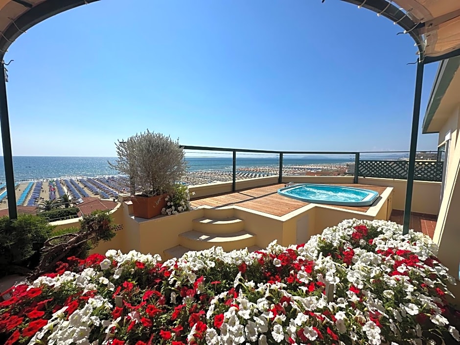 Piccadilly Penthouse with Jacuzzi