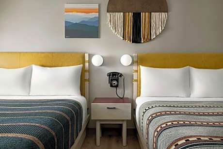 Queen Room with Two Queen Beds - Hearing Accessible