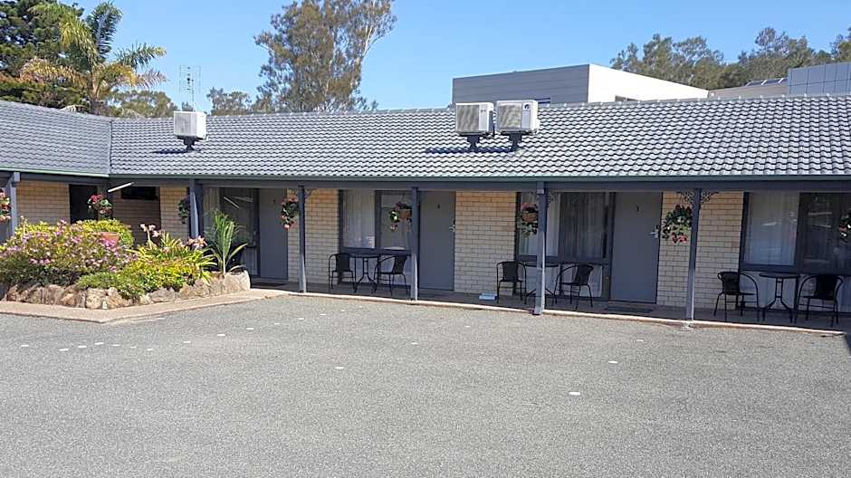 Hibiscus Lakeside Motel