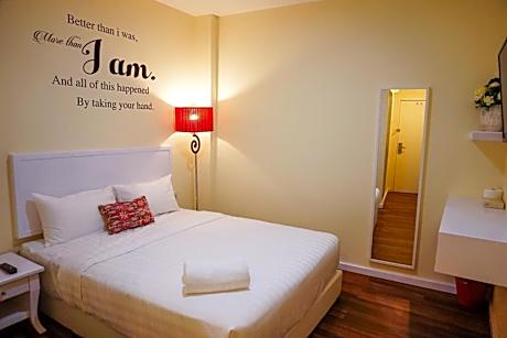 Standard Queen Room (No window)