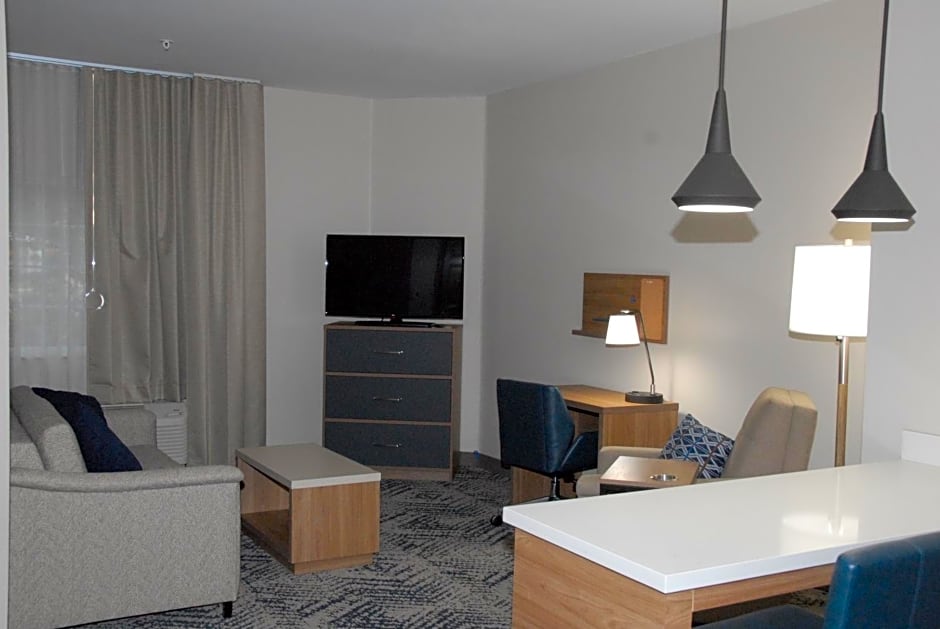 Candlewood Suites Tallahassee, an IHG Hotel