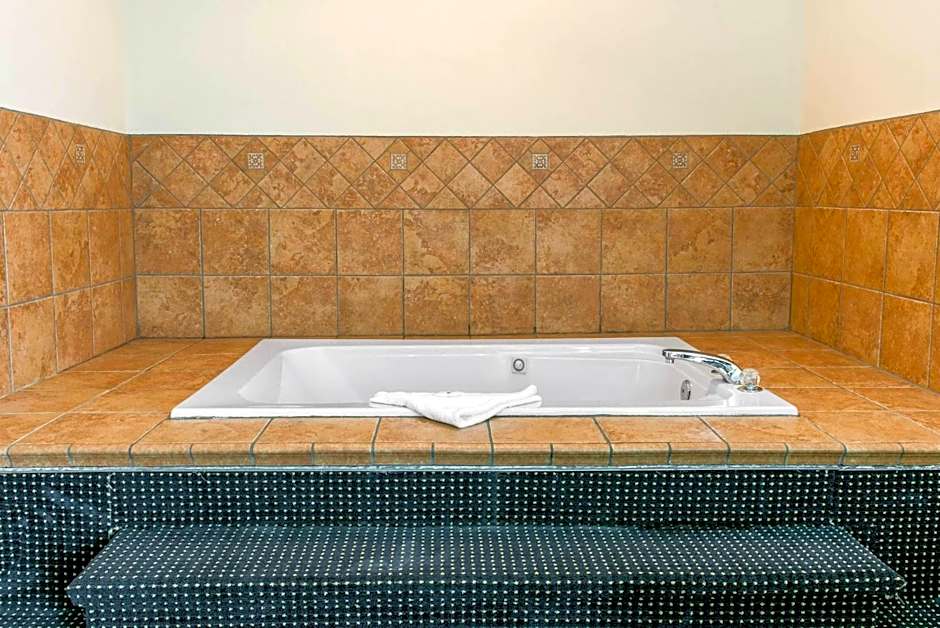 Quality Inn & Suites Anderson I-69