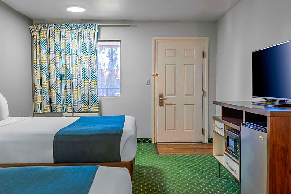 Days Inn & Suites by Wyndham Flagstaff I-40
