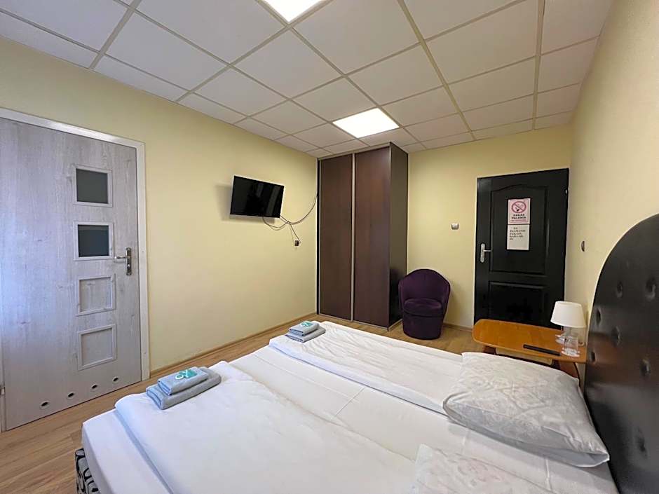 ETNA - Hostel -Noclegi Rzeszów 24 Pokoje