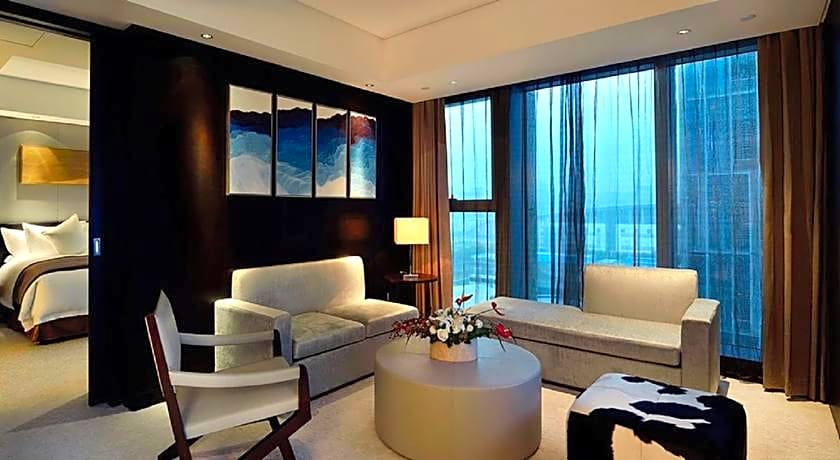 Howard Johnson IFC Plaza Ningbo Hotel