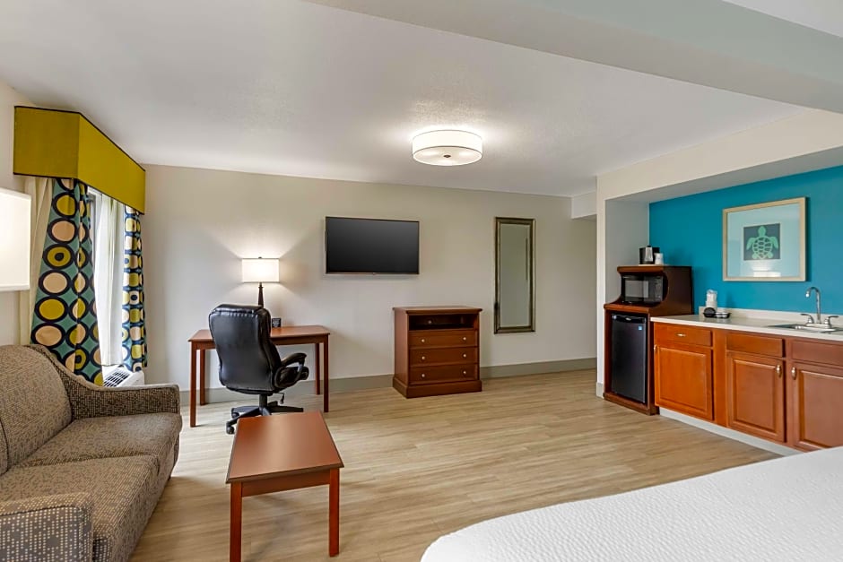Photo 1 of 12 of Executive 1 King Bed with Sofabed, Whirlpool