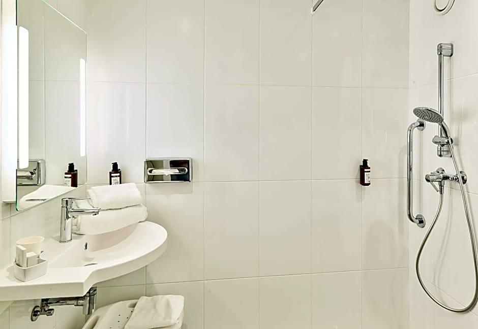 B&B HOTEL Saint-Quentin-en-Yvelines Centre Gare 4 étoiles