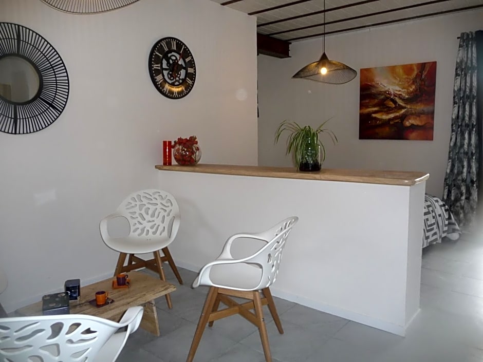 L'Anagramme, chambres, table d'hôtes et gîte pour adultes, naturistes ou non !