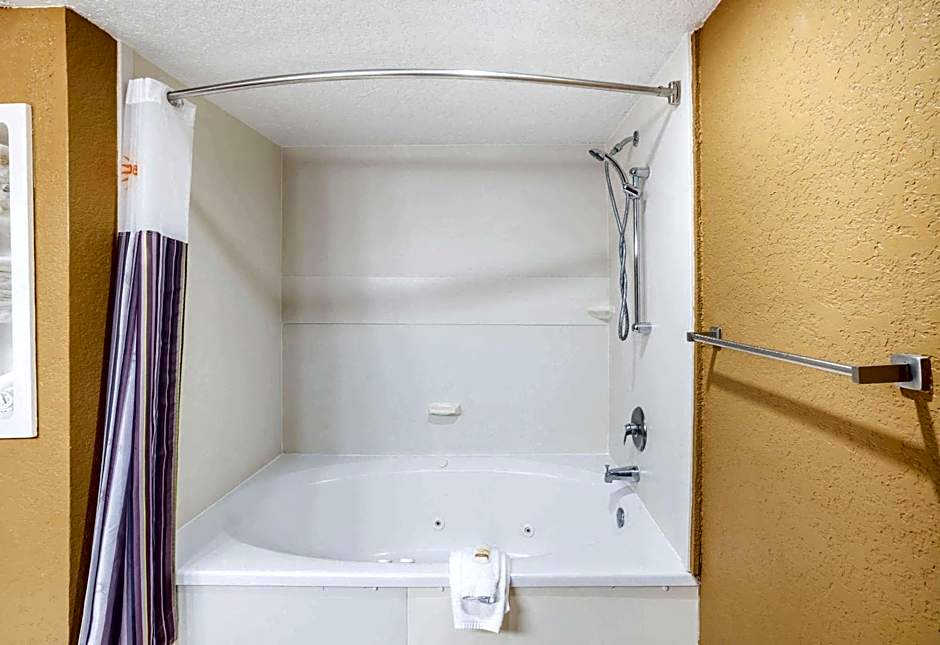 La Quinta Inn & Suites by Wyndham Hot Springs