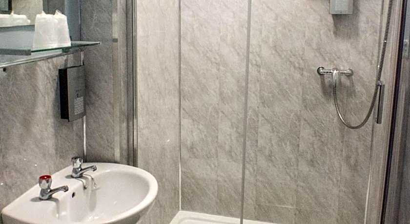 OYO Shanklin Beach Hotel