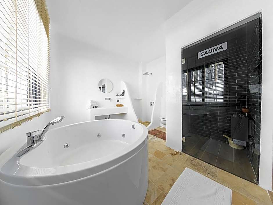 Gran Via Alsancak ( Boutique Hotel )