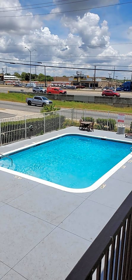 Econo Lodge San Antonio Northeast I-35
