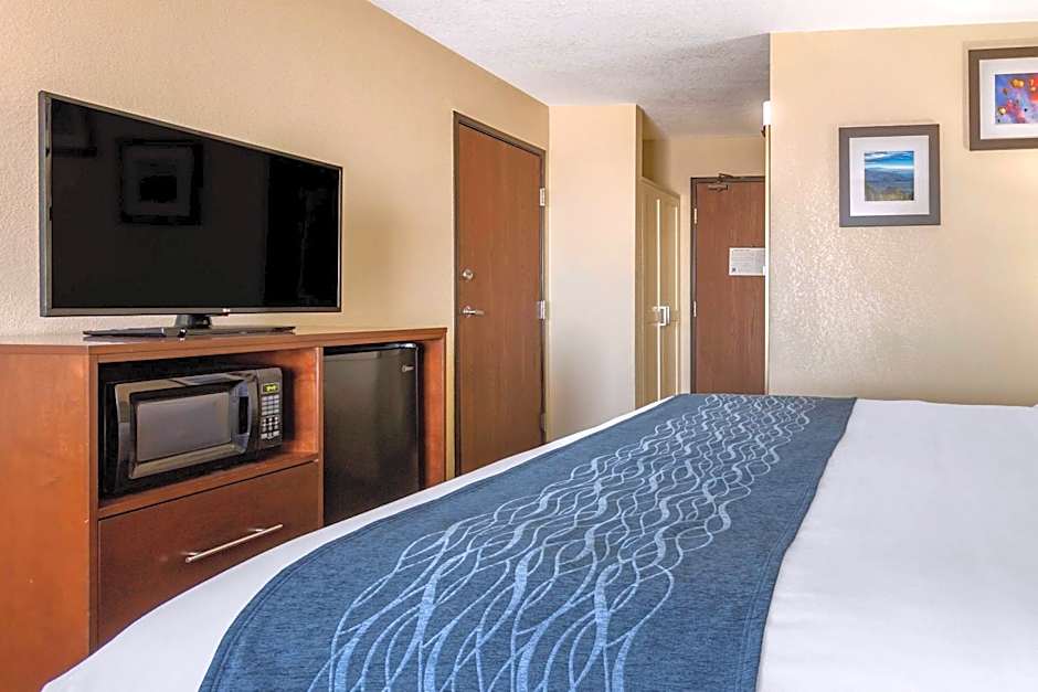 Comfort Inn & Suites Alameda at Albuquerque Balloon Fiesta Park