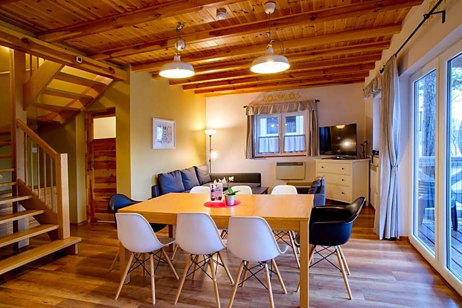 Domki Kaszuby - jezioro las i zoo w Szarlocie