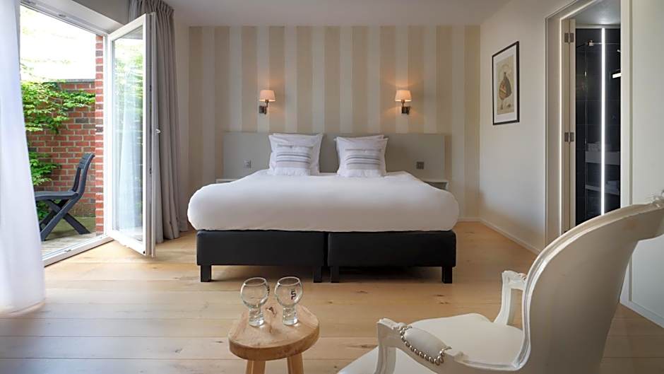 Le 24 Hotel