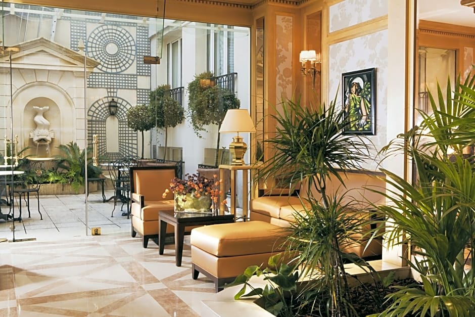 Rochester Champs-Elysees Hotel