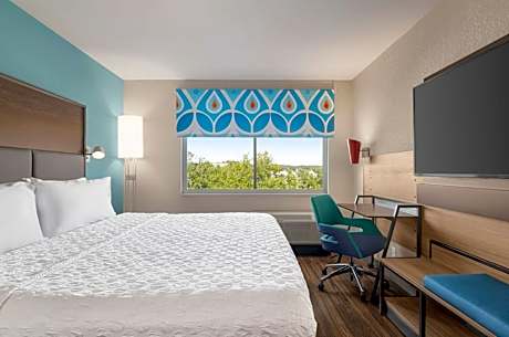 1 King Hearing Accessible Room