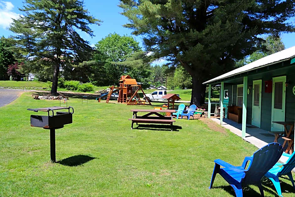 Rowe's Adirondack Cabins of Schroon Lake
