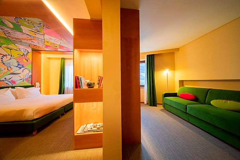 OMAMA Hotel