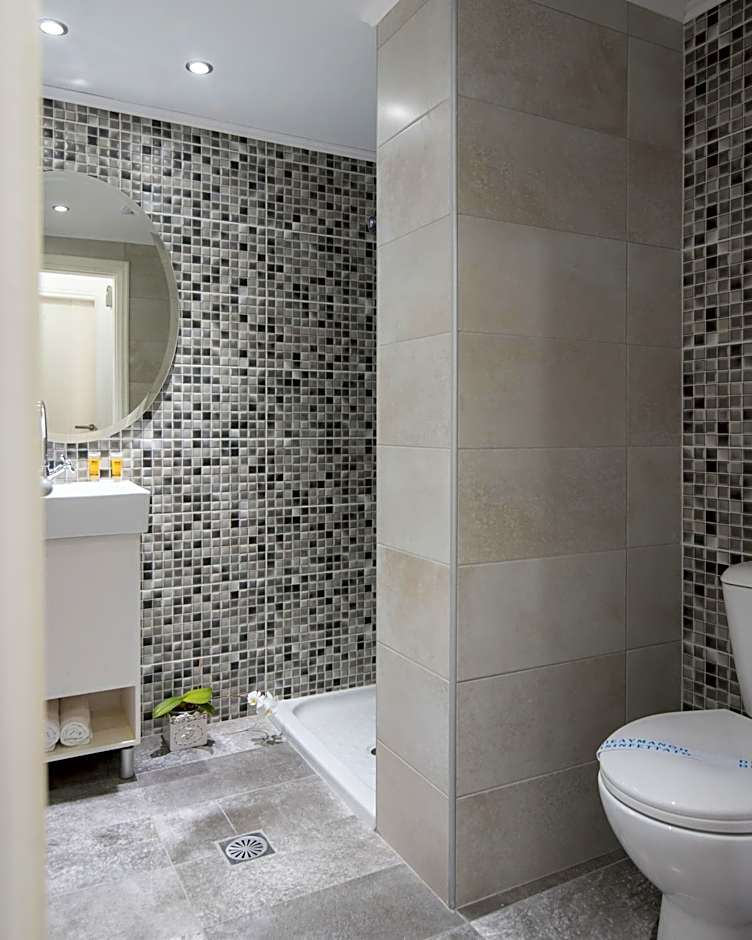 Silver Sun Studios & Apartments