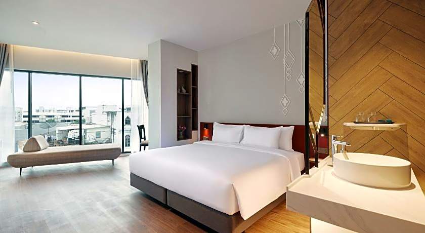 Centara Life Hotel Bangkok Phra Nakhon