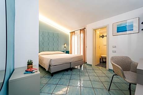 Economy Double Room with Sea View