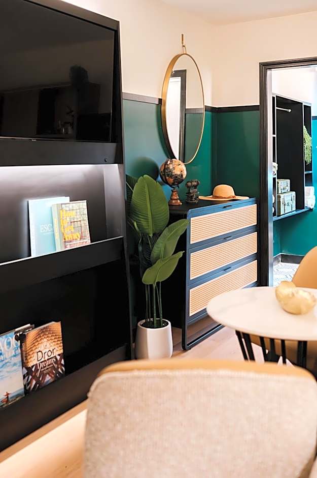 UNCOMMONER HOTEL by REVERIE BOUTIQUE COLLECTION