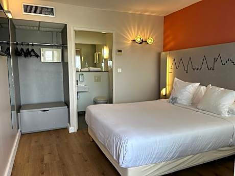 Adjacent Rooms