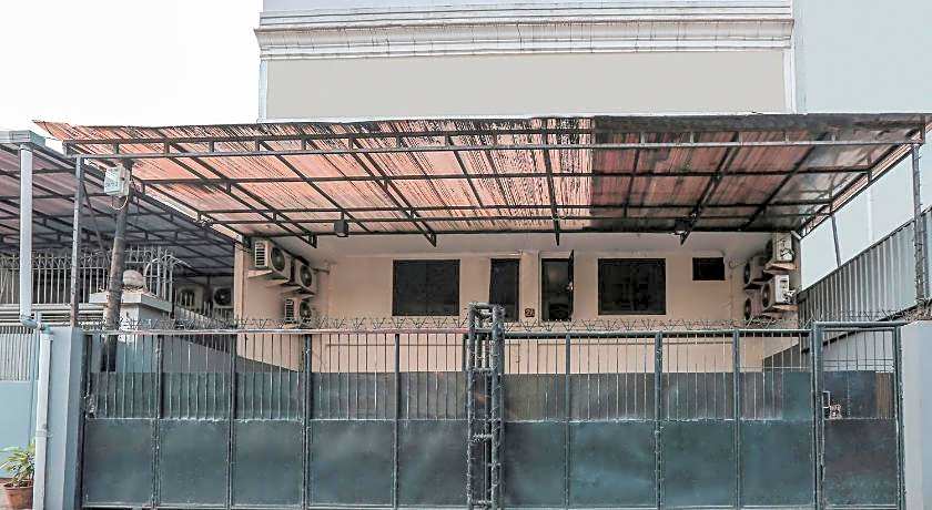 OYO 141 Fatmawati Cozy Residence