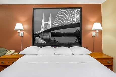 1 King Bed Mobility Accessible Room Non-Smoking