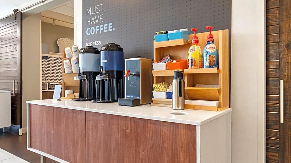 Holiday Inn Express & Suites Macon North By IHG