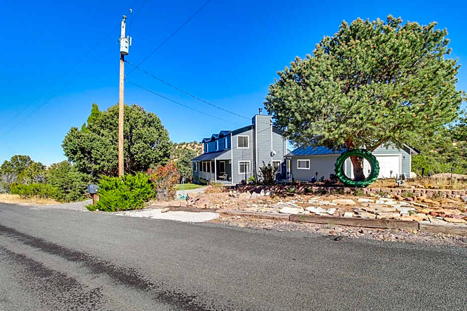 Eagar Vacation Rental Home with Spacious Deck!