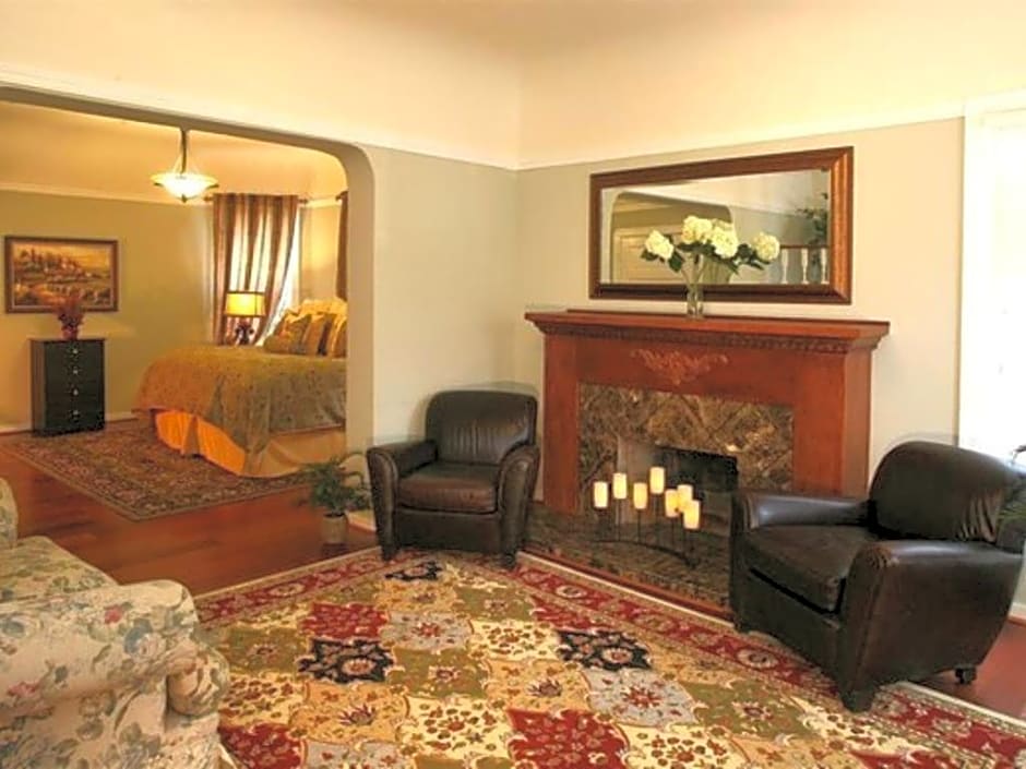 Cabernet House, an Old World Inn