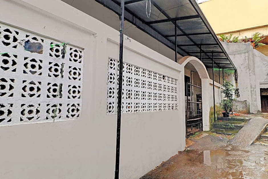 OYO Life 92685 Kost Arimbi