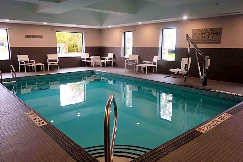 Country Inn & Suites by Radisson, Belleville, ON